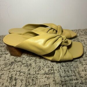 Vince. Denise Twist Leather Peep Toe Mules in Barley Size 11